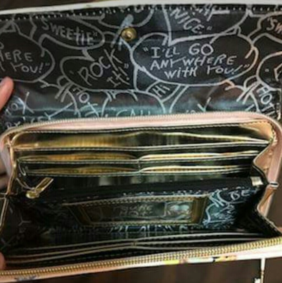 Betsey Johnson wristlet wallet - Picture 3 of 3